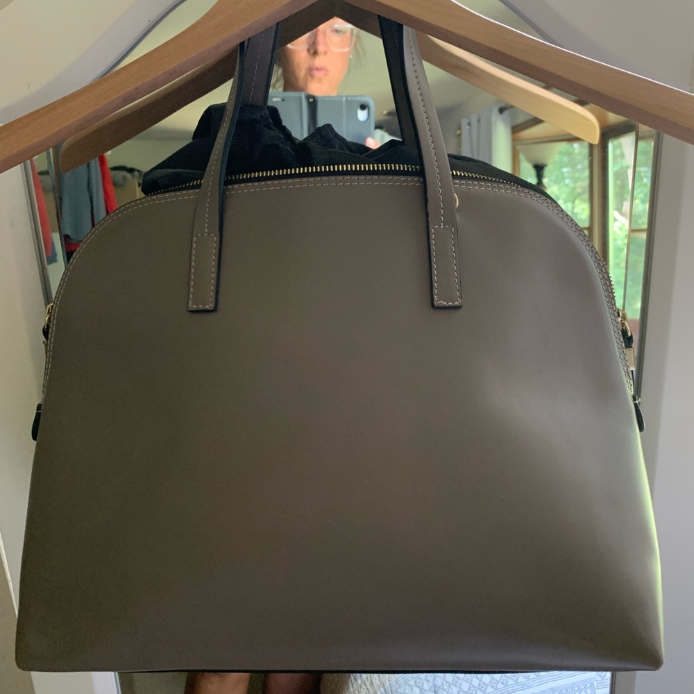 Innue Taupe Grey Leather Domed Satchel NWOT Comes w/ Crossbody strap and Dustbag - Picture 3 of 9